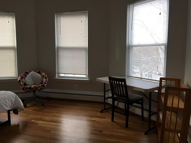 Photo - 1000 Memorial Dr Unit 2F