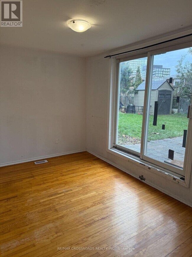 Photo - 3 Lisburn Crescent