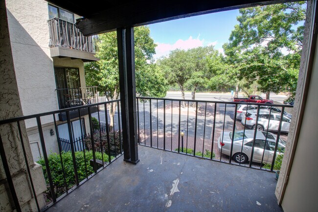 Photo - 1306 Norwalk Ln