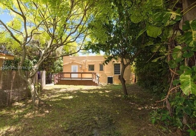 Building Photo - 305 NE 2nd Ave