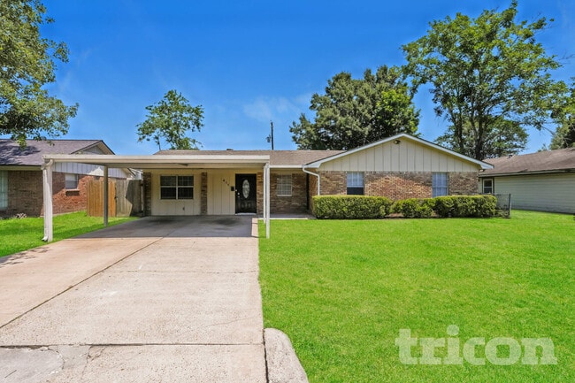 Building Photo - 411 E Carby Rd