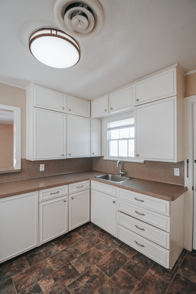 Photo - 1503 E Virginia Ave Unit Apt 4