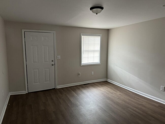 Photo - 173 E 7th St