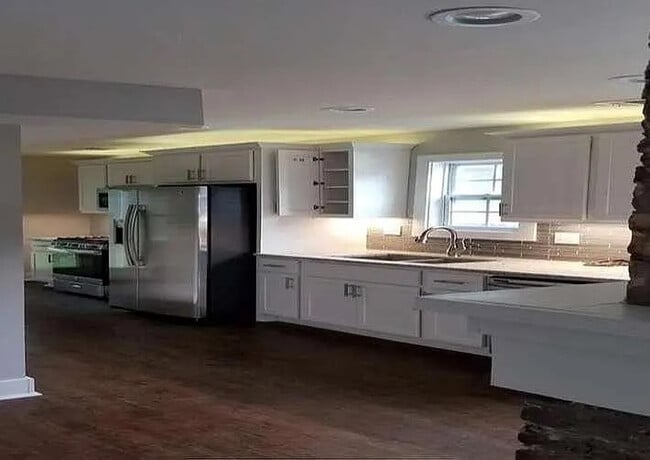 Photo - Room in House on Parsons St SW