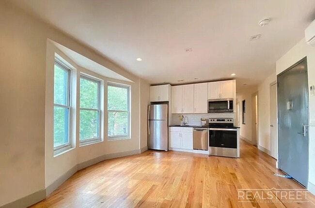 Building Photo - Greene Avenue Unit 2