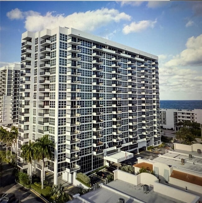 Photo - 525 N Ocean Blvd Unidad 920