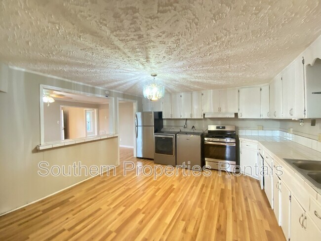 Photo - 2245 Chalmers Dr