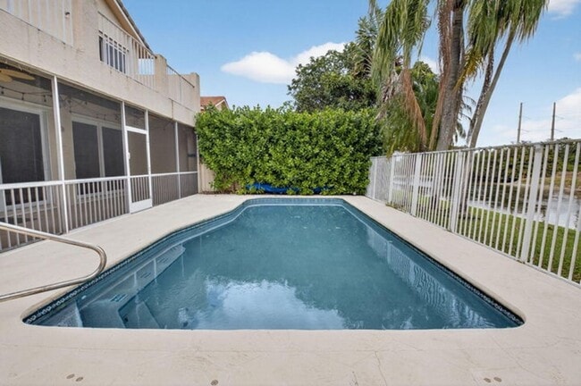 Photo - 18196 Clear Brook Cir