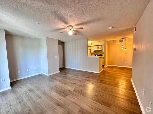 Building Photo - Spacious 1 Bed / 1 Bath Condo in Indian La... Unit 22