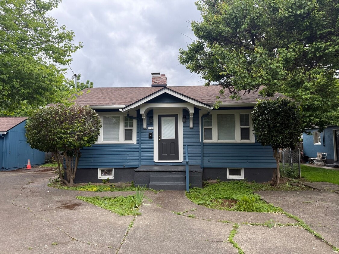 3 Bedroom 1 Bathroom House - 3 Bedroom 1 Bathroom House