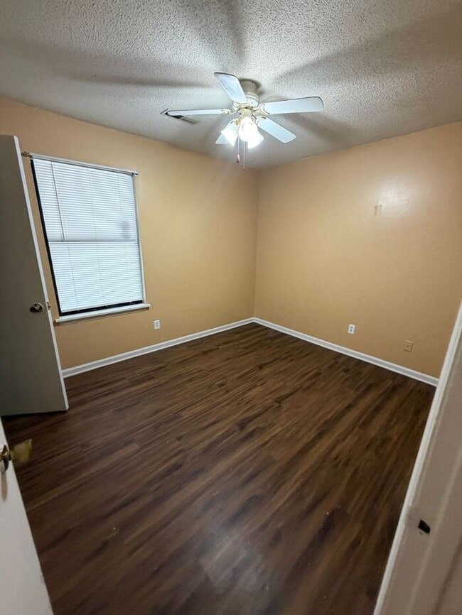 Photo - 2 Bedroom Available Today!