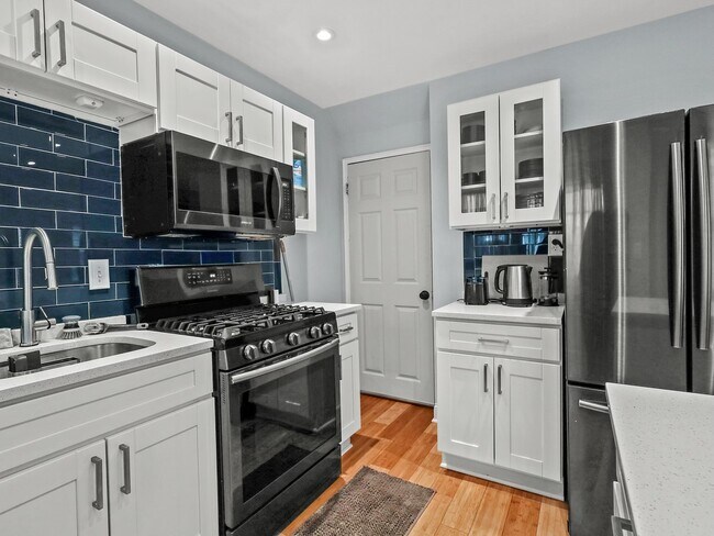 Photo - 636 Burns St SE