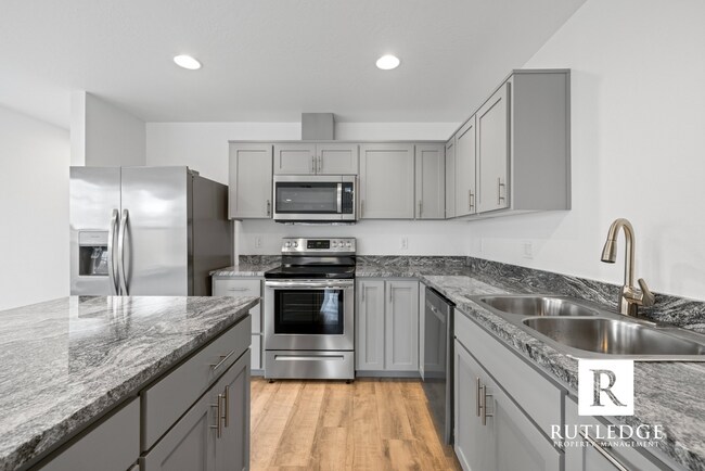 Photo - 3 Bed/2.5 Bath Townhome in Medford