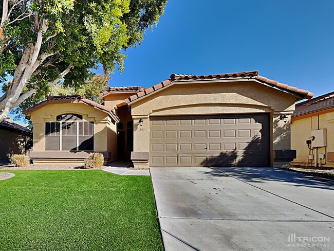 Photo - 1805 N 127th Dr House