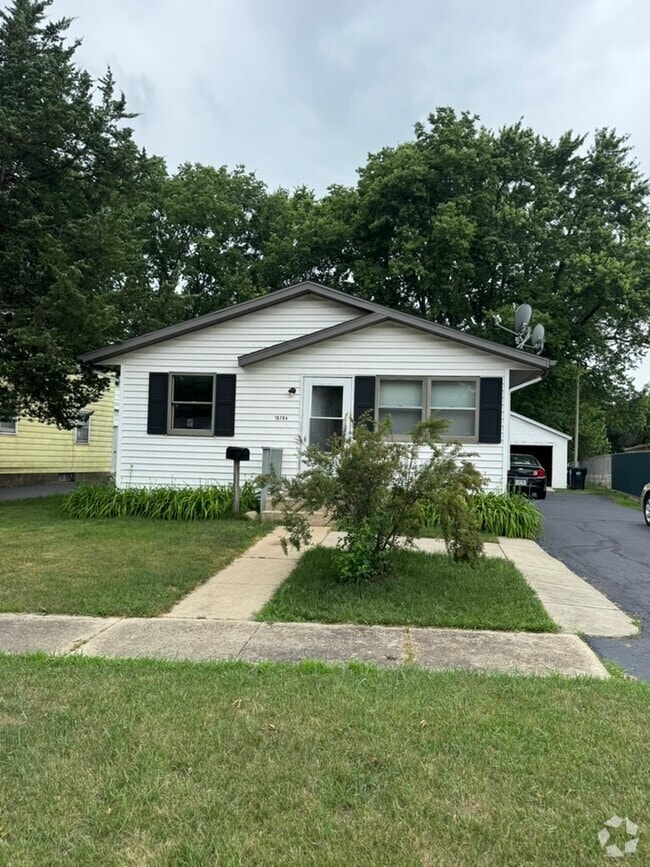 Building Photo - 1618 Oak St Unit 1618A Oak St. Rental