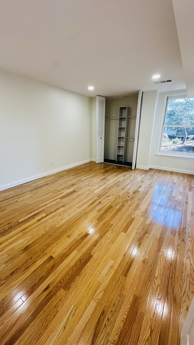Building Photo - 50 Shrewsbury Green Dr Unit 50F