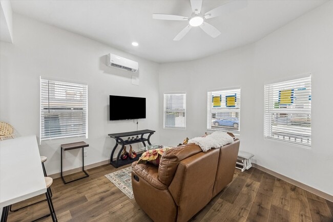 Photo - 1224 Welch St Unidad 2