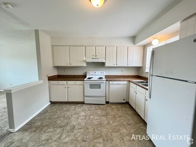 Building Photo - OPEN FLOORPLAN! THIS BEAUTIFUL AND RENOVAT... Unit 1 Rental