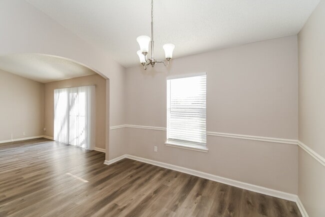 Photo - 337 Island View Cir