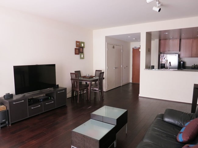 Living Room - 175 W St James St Unit 505