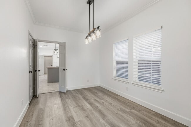 Photo - 7665 Ameswood Rd