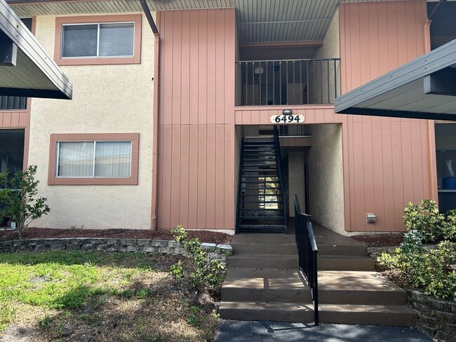 2/2 Ground Floor Condo off Island Park Rd