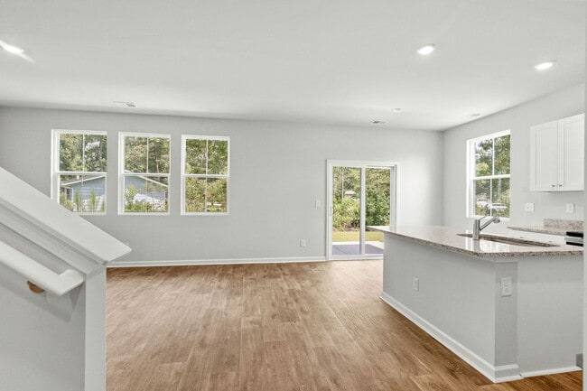 Photo - 455 Falling Leaf Lp