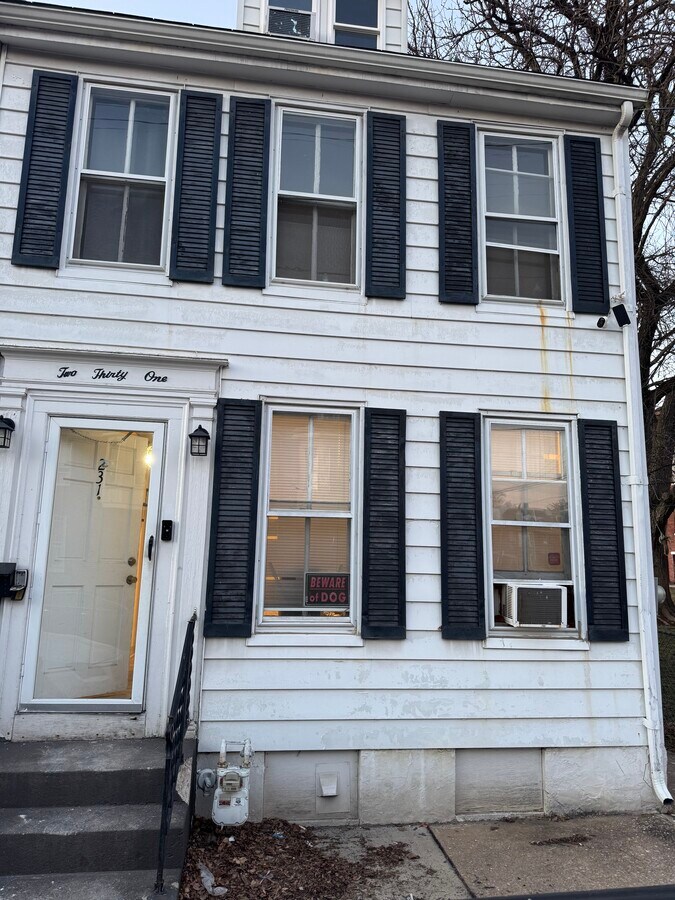 Photo - 231 E King St