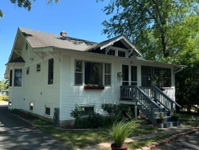 Building Photo - 255 N Happ Rd