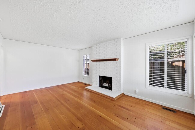 Photo - 1955 Brittan Ave