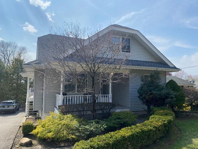 Building Photo - 107 Garside Ave Unit #1