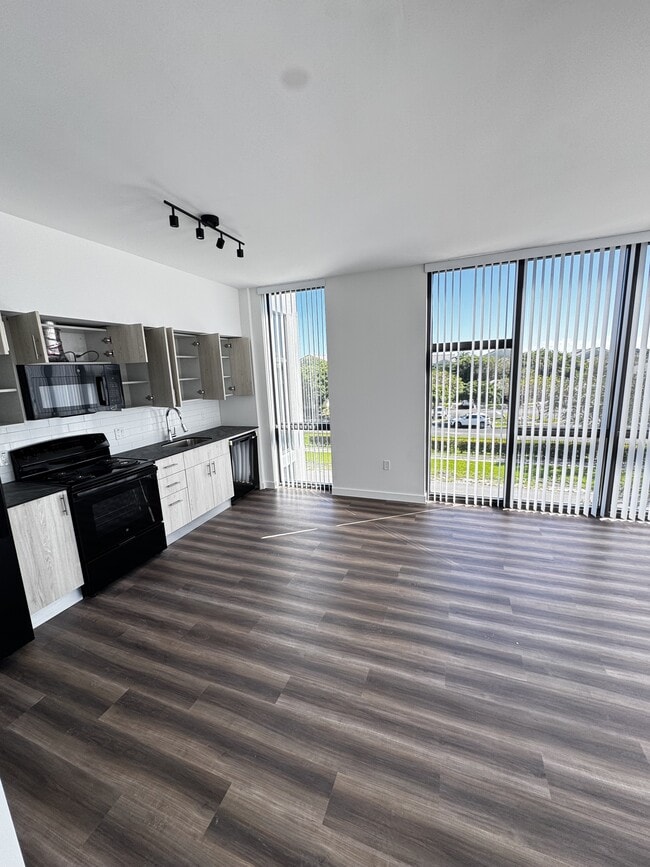 3B 2B - Kitchen & Living Room Area