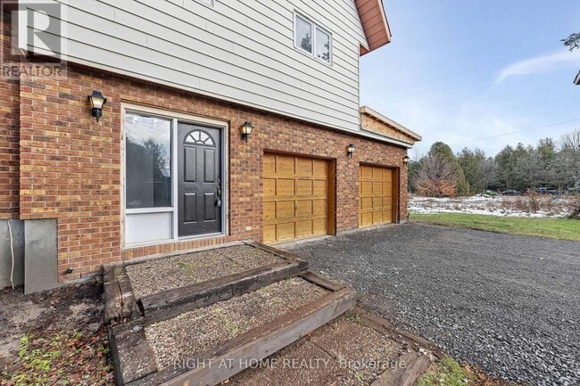 Photo - 1864 Manotick Station Rd