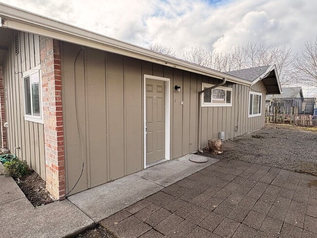 Building Photo - Sh314-316 Unit Sh316