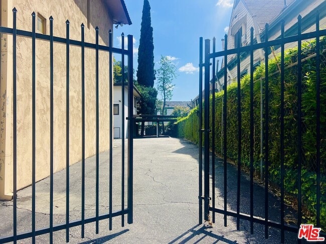 Photo - 532 El Dorado St