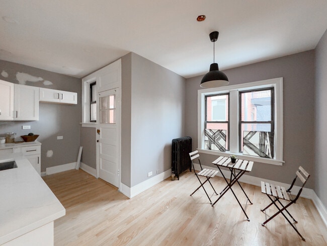 Photo - 633 W Cornelia Ave Unidad E4