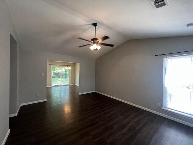 Photo - 1011 Green Valley Dr
