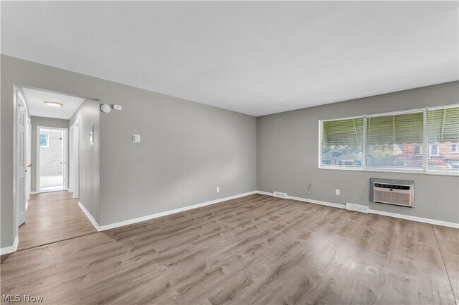 Photo - 2537 Noble Rd Unit 201