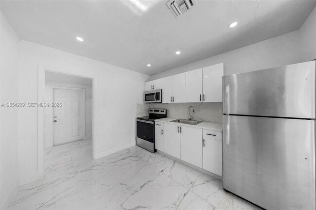 2468 NW 21st St Unit 2