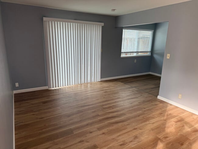 Photo - 661 Oldham Way