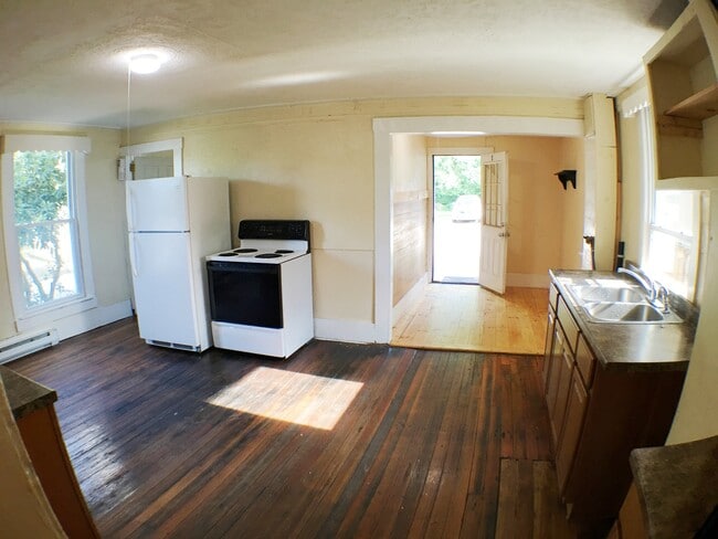 Building Photo - 955 Main St Rental