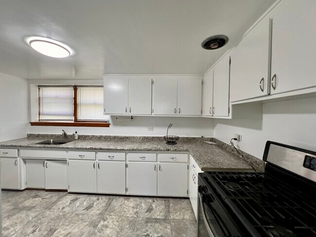 Photo - 8016 Knox Ave