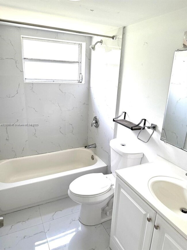 Photo - 1401 NE 191st St Unidad D201