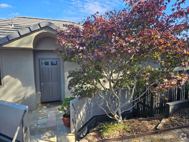 Building Photo - 1202 Meadowcrest Dr Rental