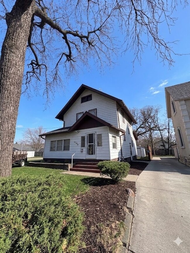 Building Photo - Spacious 4-Bedroom Home – Great Value in Des Moines!