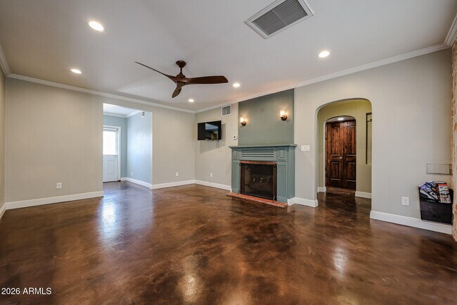 Photo - 1317 W Holly St