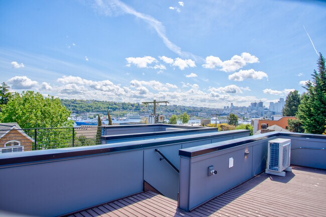 Photo - 710 McGraw St