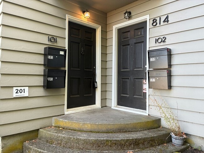814 High St Unit 101
