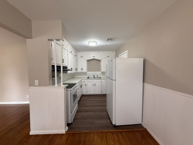 2421 W Lydia St