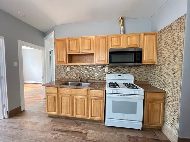 Building Photo - 68 Stegman St Unit 4 Rental